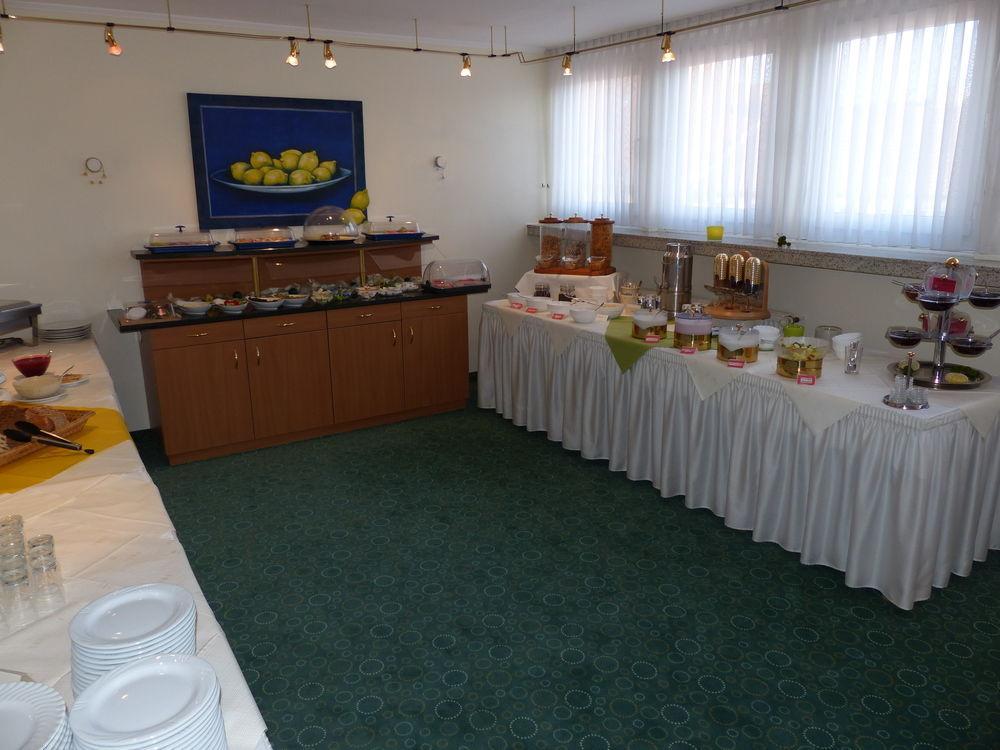 City Hotel By Celina Hagen  Extérieur photo