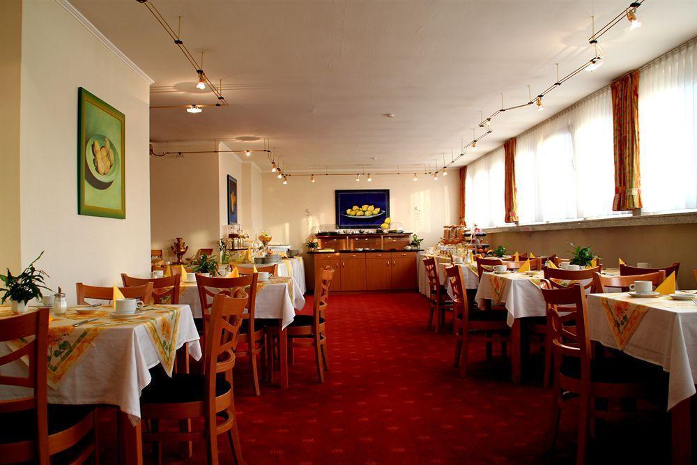 City Hotel By Celina Hagen  Extérieur photo
