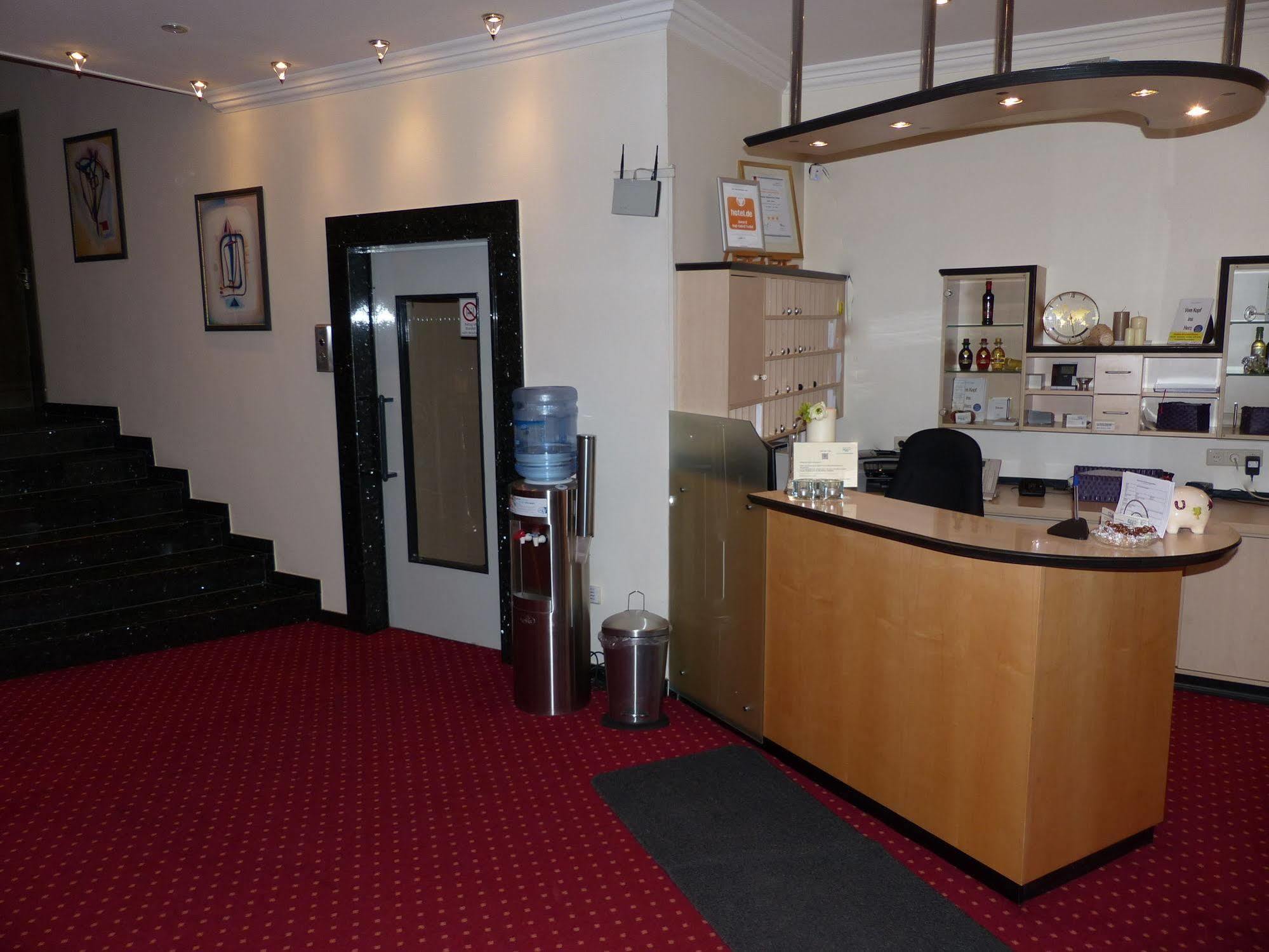 City Hotel By Celina Hagen  Extérieur photo