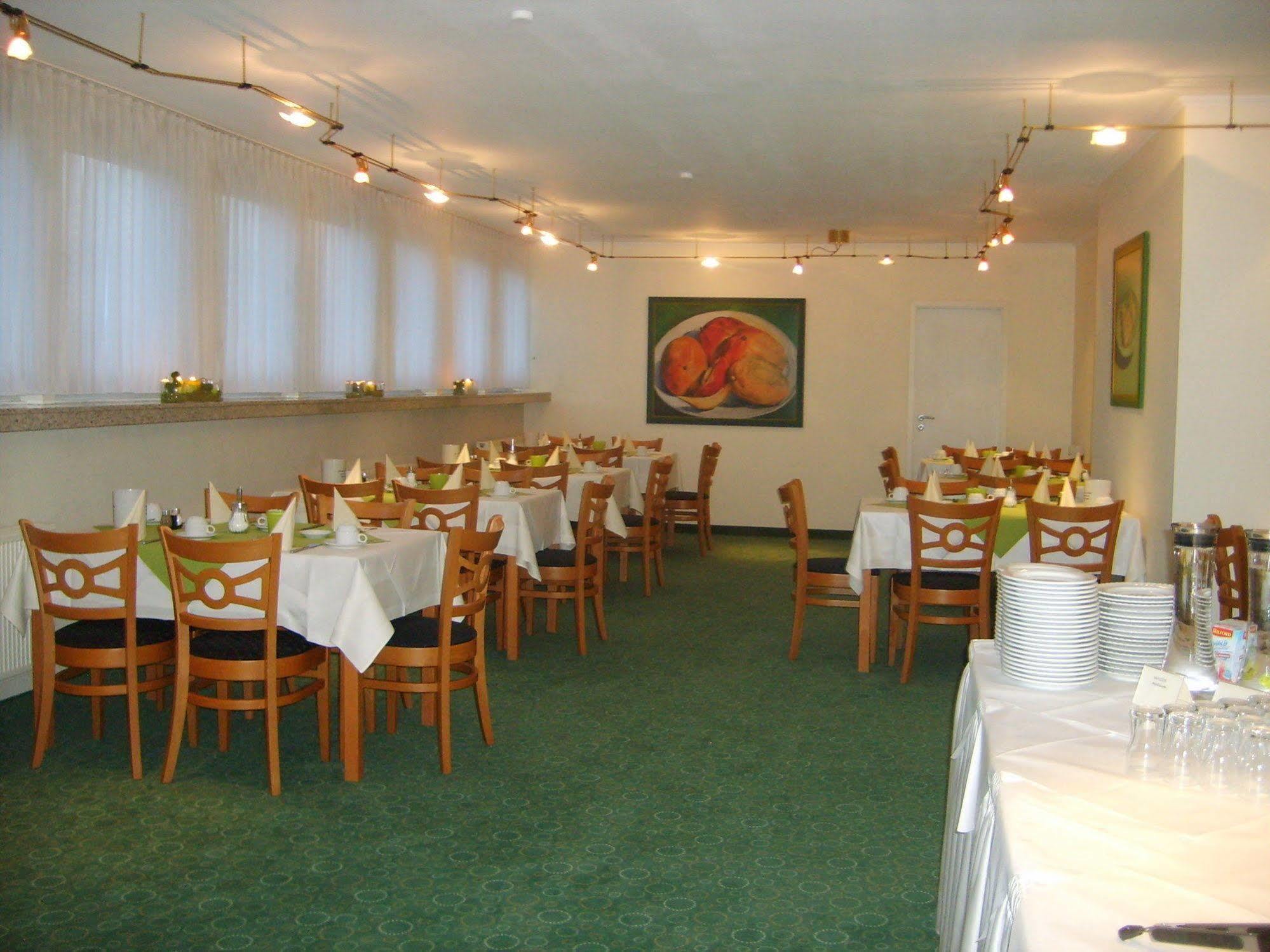 City Hotel By Celina Hagen  Extérieur photo